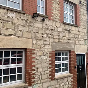  Holiday home 1 Bed House, Free Parking, 15 Minutes From Cheltenham Races