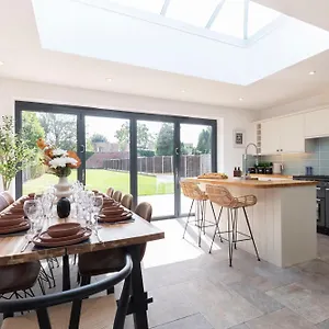  Holiday home Lythwood House